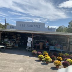 J & J Junk Sale - This is the front of their shop! Come and see!