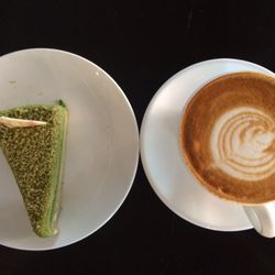 Fujinoya - Matcha cake and cappuccino