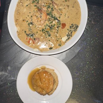 Smith and Webster - Shrimp and grits and a side biscuit with honey butter glaze - Southern Near Me - Miami, Florida Smith and Webster - Shrimp and grits and a side biscuit with honey butter glaze - Southern Near Me - Miami, Florida