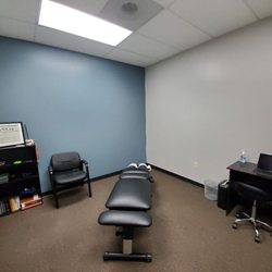 Performance Health Solutions - Chiropractic treatment room