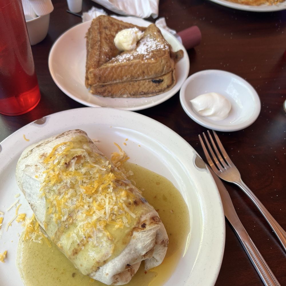 I order the breakfast burrito with sausage and green salsa. Paired the French toast. I order the breakfast burrito with sausage and green salsa. Paired the French toast.