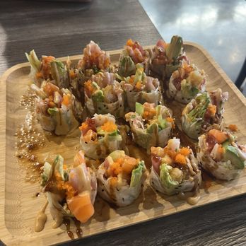 Hibiki Sushi - Deep Ellum - Flower Special (R) - Sushi Bars Near Me - Dallas, Texas