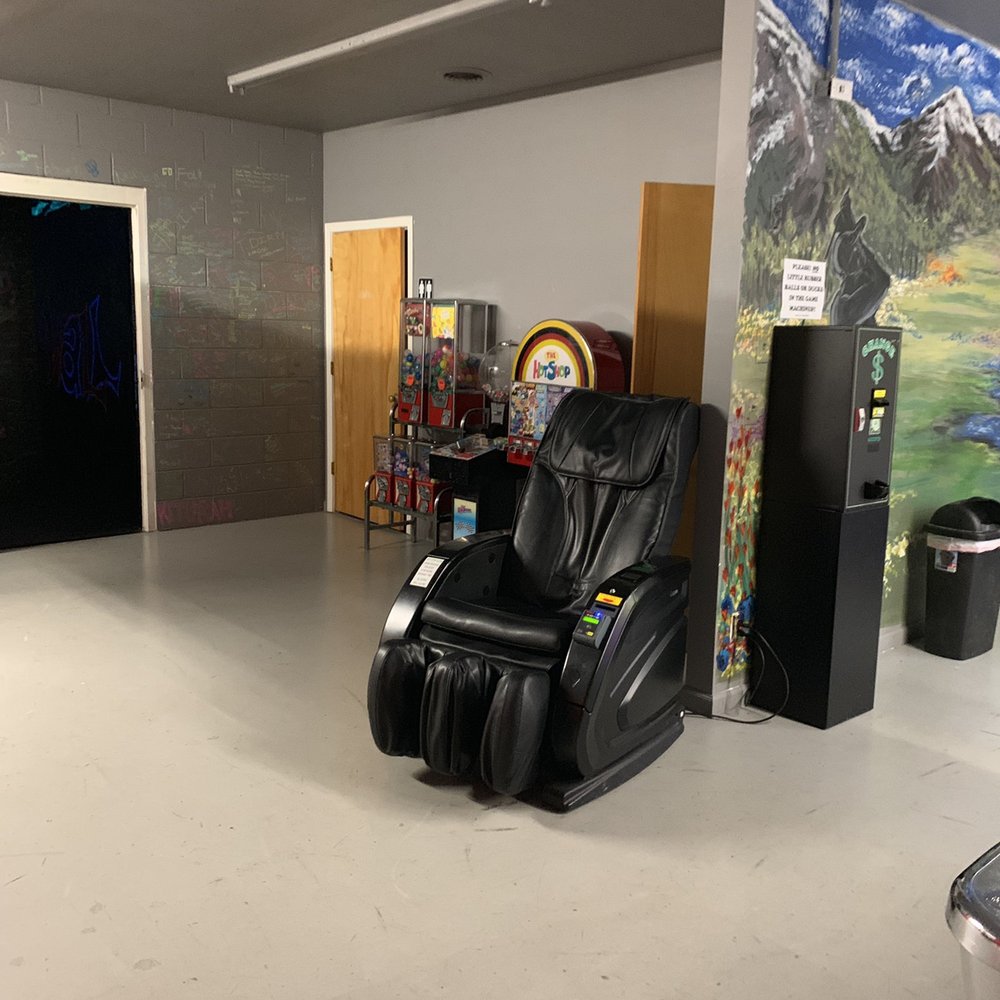 D&D Mini Golf - Arcade area - Mini Golf Near Me - Clarksville, Tennessee