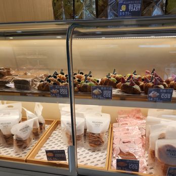 Bakery 1988 - pastries display - Bakeries Near Me - Brooklyn, New York