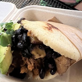 Budare - Hato Rey - Pabellón Criollo - shredded beef, fried plantains, black beans, and avocado - Venezuelan Near Me - San Juan, Puerto Rico Budare - Hato Rey - Pabellón Criollo - shredded beef, fried plantains, black beans, and avocado - Venezuelan Near Me - San Juan, Puerto Rico