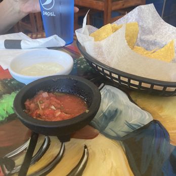 El Lorito Mexican Grill - Chips, salsa, and mayonnaise - Tex-Mex Near Me - Hopkins, Minnesota El Lorito Mexican Grill - Chips, salsa, and mayonnaise - Tex-Mex Near Me - Hopkins, Minnesota