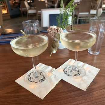 Halls Catch - Dirty martinis - Seafood Near Me - Nashville, Tennessee