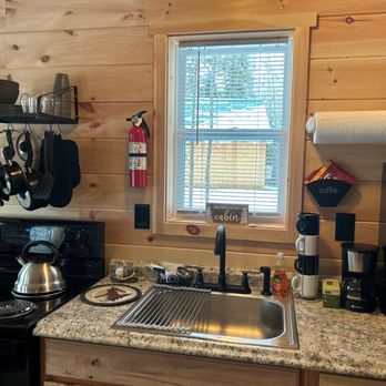 Knotty Pine Trailside Cabins - Kitchen ammenities - Hiking Near Me - Sangerville, Maine Knotty Pine Trailside Cabins - Kitchen ammenities - Hiking Near Me - Sangerville, Maine