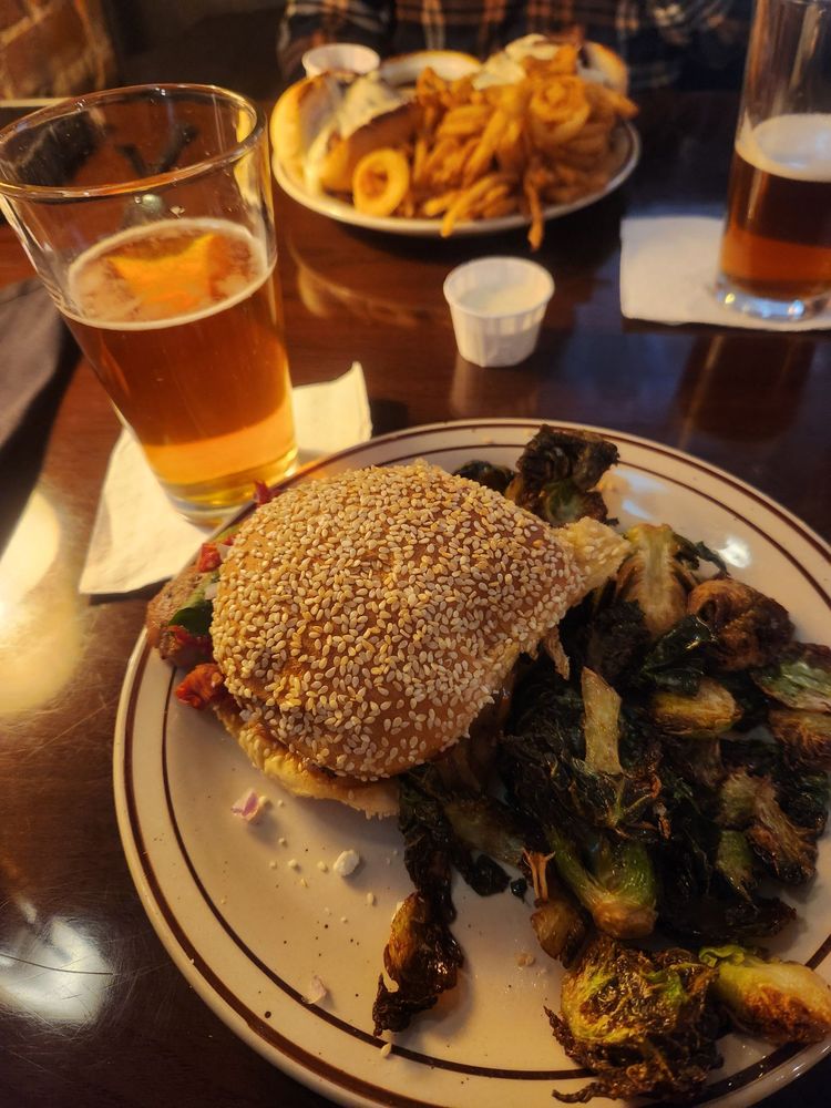 One Eleven Public House Kitchen + Drink Logo