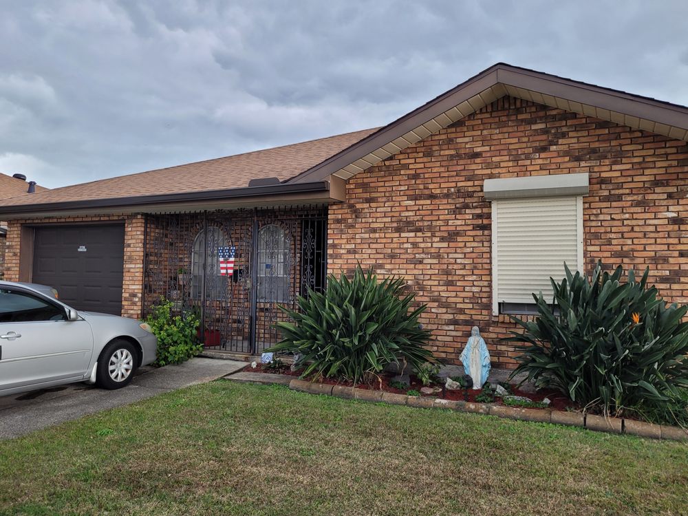 Slide of Del's & Son Roofing