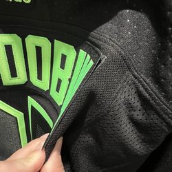 Dallas Stars Store The Hangar - Nametape peeling due to not being sewn on.