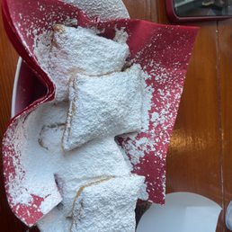 4 Traditional Beignets 4 Traditional Beignets