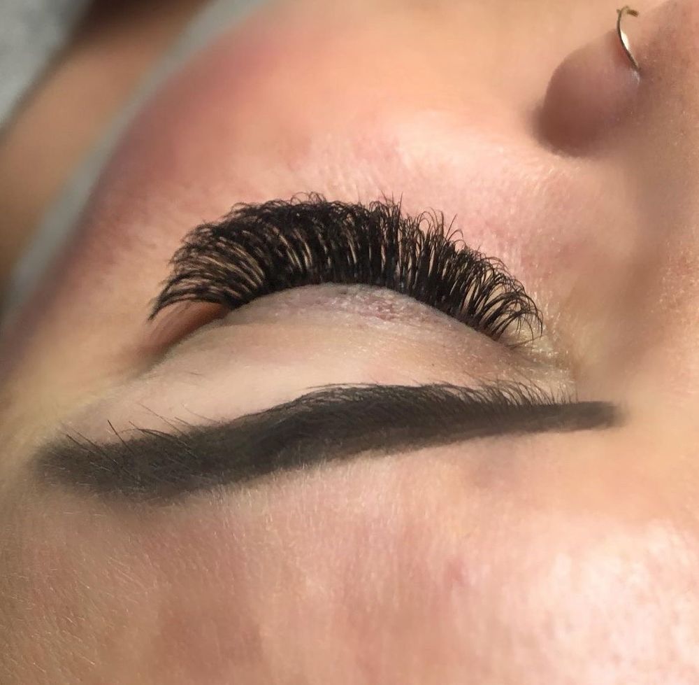 Blink Lashes & Lips Logo