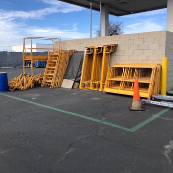 United Rentals - Narrow scaffolding from 6' up to 18' tall - Truck Rental Near Me - Santa Ana, California