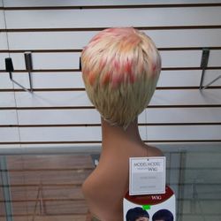 Beauty City - This is the back of the Model Model-Harper wig.