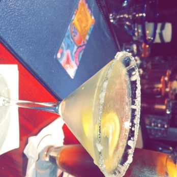 Houlihan's - Bars Near Me - Paramus, New Jersey