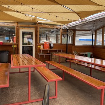 BirdHouse - Outdoor seating with fans - Chicken Shop Near Me - Page, Arizona BirdHouse - Outdoor seating with fans - Chicken Shop Near Me - Page, Arizona