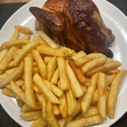 Grill Bazar - Halbes Händchen mit Pommes.