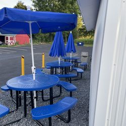Summer House Ice Cream & Deli - Tables outside