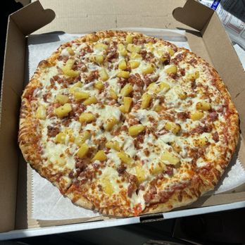 Fox's Pizza Den - Pineapple and bacon with extra cheese - Pizza Near Me - Eastover, North Carolina Fox's Pizza Den - Pineapple and bacon with extra cheese - Pizza Near Me - Eastover, North Carolina