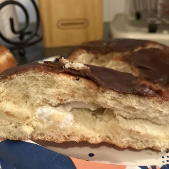 Weis Markets - One squirt of cream inside of each donut? Are you lazy or drunk? - Grocery Near Me - Pottsville, Pennsylvania Weis Markets - One squirt of cream inside of each donut? Are you lazy or drunk? - Grocery Near Me - Pottsville, Pennsylvania