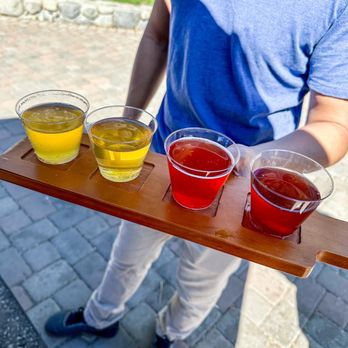 Rileys At Los Rios Rancho - Hard Cider Flight - Fruits & Veggies Near Me - Oak Glen, California