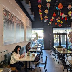GoPho - Nicely decorated dining room.
