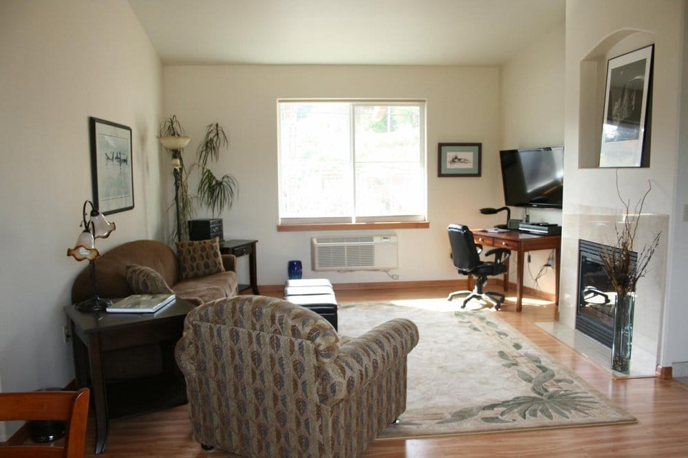 ALLYN HOUSE INN with 10 real customer photos Updated August 2024