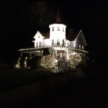 Kingsley House - Outside after dinner. - Bed & Breakfast Near Me - Fennville, Michigan