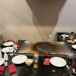 Sakura Chaya Clovis - No food. 2 hours in. Wtf??? With a reservation. Avoid this place!