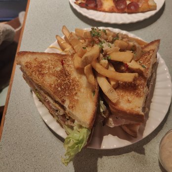 The Dive - Chicken BLT - Dive Bars Near Me - Baltimore, Maryland
