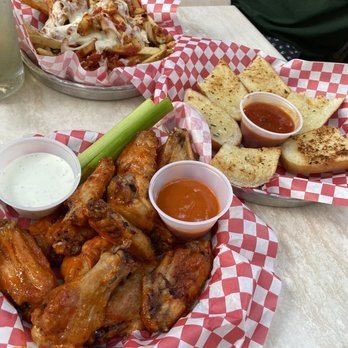 Rocco's Tavern - Pizza fries, garlic bread and original wings - Sports Bars Near Me - Pasadena, California Rocco's Tavern - Pizza fries, garlic bread and original wings - Sports Bars Near Me - Pasadena, California