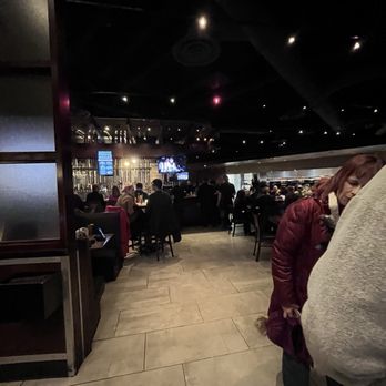 Yard House - Inside - Bars Near Me - Glenview, Illinois