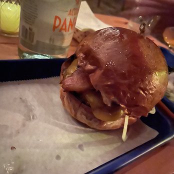 Broken Shaker - Shaker burger - Cocktail Bars Near Me - Miami Beach, Florida