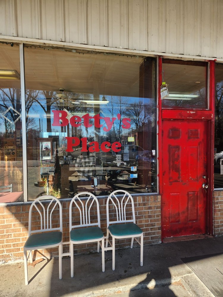 BETTY’S PLACE 20 Photos & 31 Reviews 301 Main St, Indianola