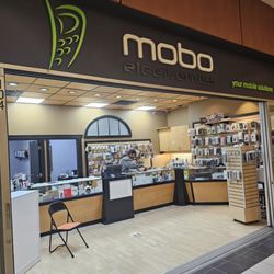 Mobo Electronics - Beware of this person and one punjabi girl works there.full scammer