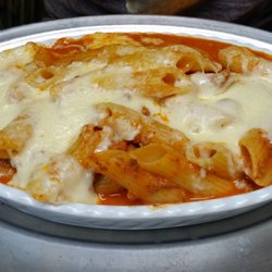 Restaurant Europa - Rigatoni al Forno (Nudeln, Kochschinken, Hackfleisch, Tomatensauce, Käse)