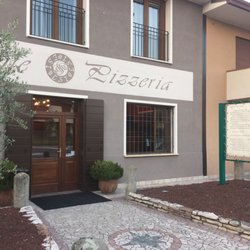 Pizzeria Est-Est-Est - Entrance