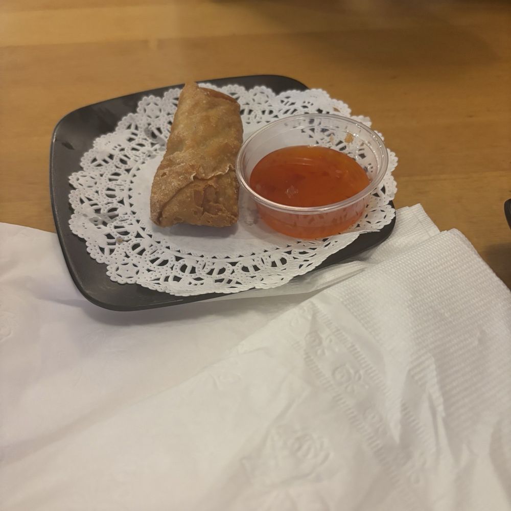 Egg roll. Not that attractive or good. Egg roll. Not that attractive or good.