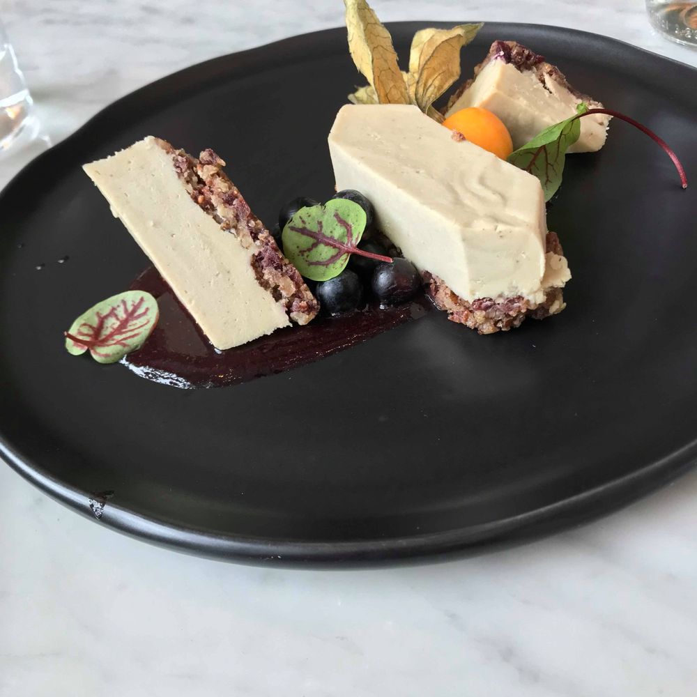 LOV Centropolis - Cheesecake - Vegan Near Me - Laval, Quebec