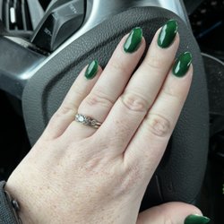 Jackson Nails - Green spirit nails