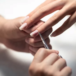 Alli's Nails - We do nails!