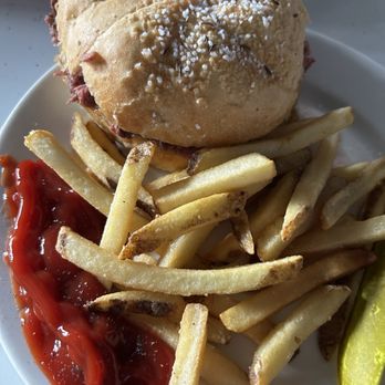 Kelly's Korner - Beef on weck. - American Near Me - Buffalo, New York