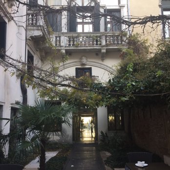 Hotel Palazzo Giovanelli - Courtyard. - Hotels Near Me - Venezia, VE