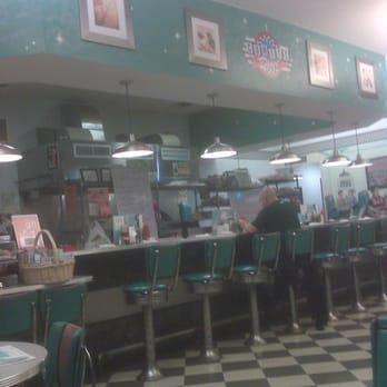 Comets Diner - American Near Me - Tyngsboro, Massachusetts