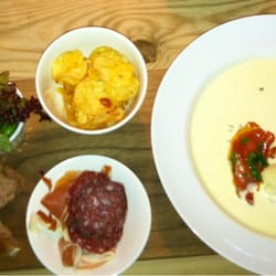 Hotel Aak - Dinner of fabulous cream of cauliflower soup, wonderful fresh baked bread, prosciutto, reindeer sausage, and potato chips
