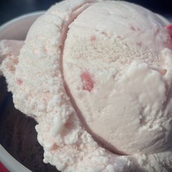 Great old fashioned ice cream shop. ''Twas delicious!