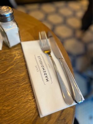 Café Mademoiselle by null