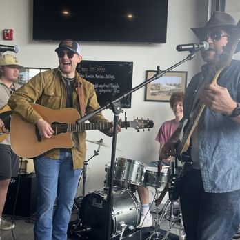 Red City Ale House - Chase Jobe and the Runnin' Kind keeping the crowd entertained! - Salad Near Me - Windham, Maine