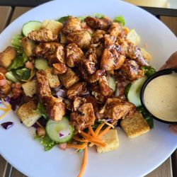 10-8 Cafe - Bbq chicken salad